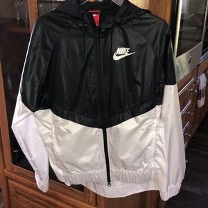 Never worn Nike windbreaker